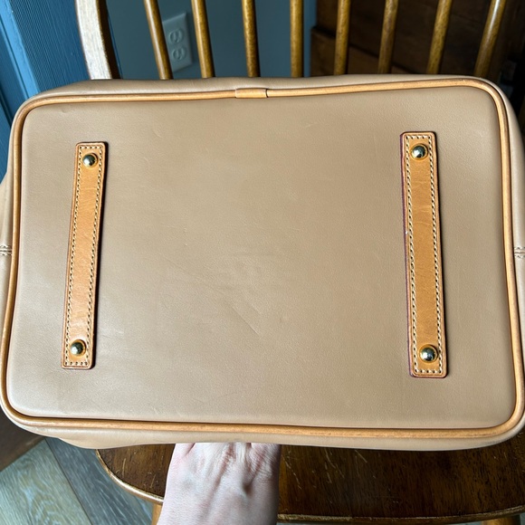 EUC Dooney & Bourke Smooth Leather Tobi Tote - Beige & Tan w/ Fuchsia Interior - Picture 6 of 16